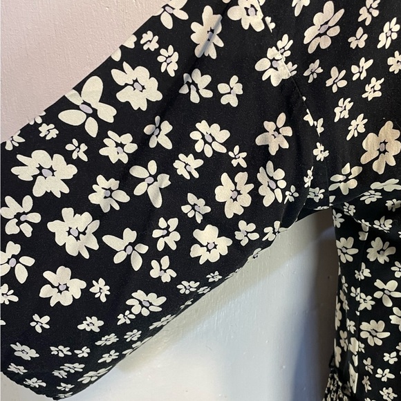#0223 Maurices Black/Ivory/Grey Floral Kimono Sections w/ Ruffle accents-S - Picture 6 of 10